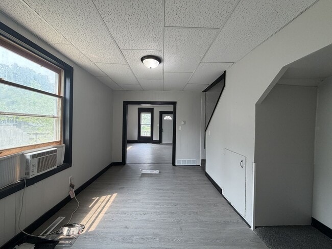 Building Photo - 543 Erin St