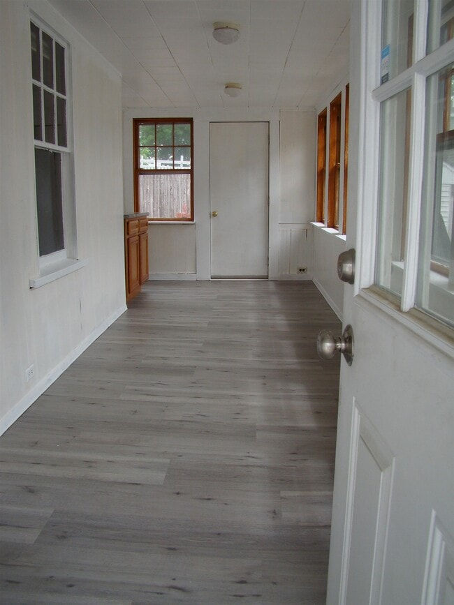 Building Photo - 145 McQuesten St
