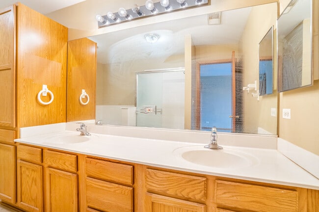 Building Photo - 2760 Packford Ln