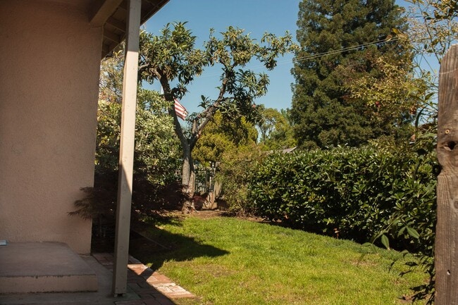 Building Photo - Cute and updated 3 bedroom 1 bathroom home...