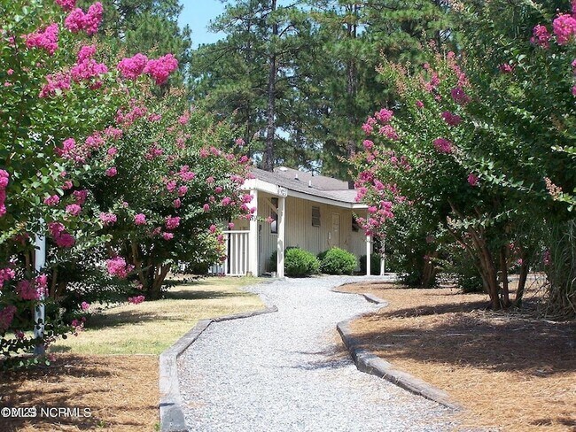 Building Photo - 220 Foxkroft Dr