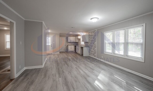 Primary Photo - Upgraded Comfort: Charming 3-Bedroom in Du...