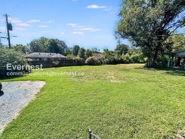 Building Photo - 903 Ramsey Dr