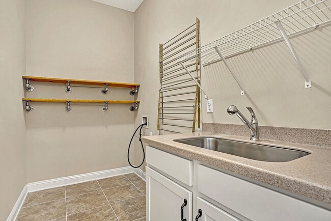 Building Photo - Gorgeous 5 bedroom/ 4 bathroom home in Durbin!