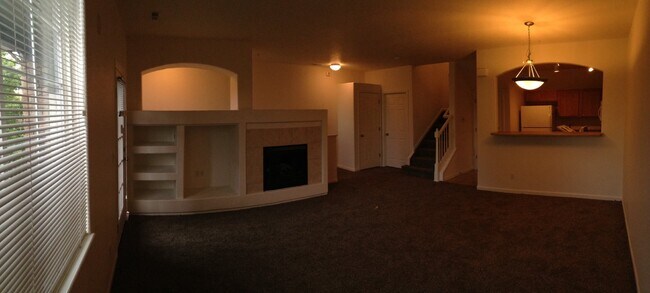 Building Photo - "Spacious 2-Bed, 2-Bath Condo Gem with Garage in Vibrant Denver Locale!"
