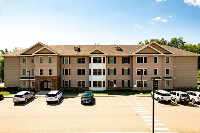 Building Photo - You can't beat this 3rd Floor 1 bedroom ap...