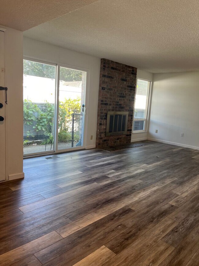 Building Photo - 8628 Onyx Dr SW