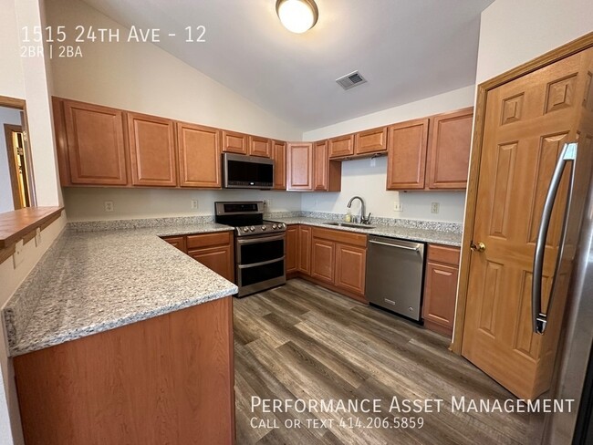 Primary Photo - Stunning 2BR/2BA Condo with Vaulted Ceilin...