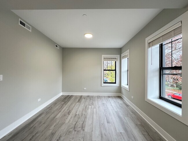 Building Photo - 1144 Oak Ave