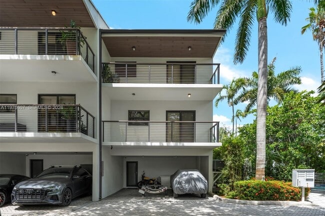 Building Photo - 3560 W Fairview St