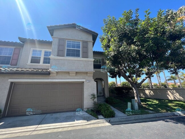 Building Photo - End unit 4 Bedroom House Available Now in ...