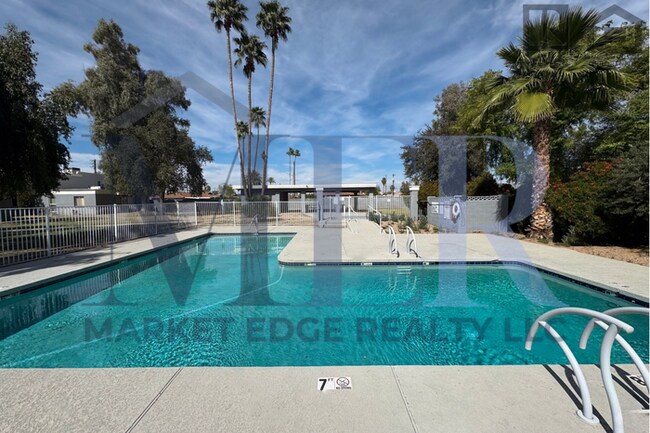 Building Photo - 2Bed/1.5Bath Ground Floor Townhouse at Glendale Ave/27th Ave! Ready for Immediate Move-In! -- GAR...