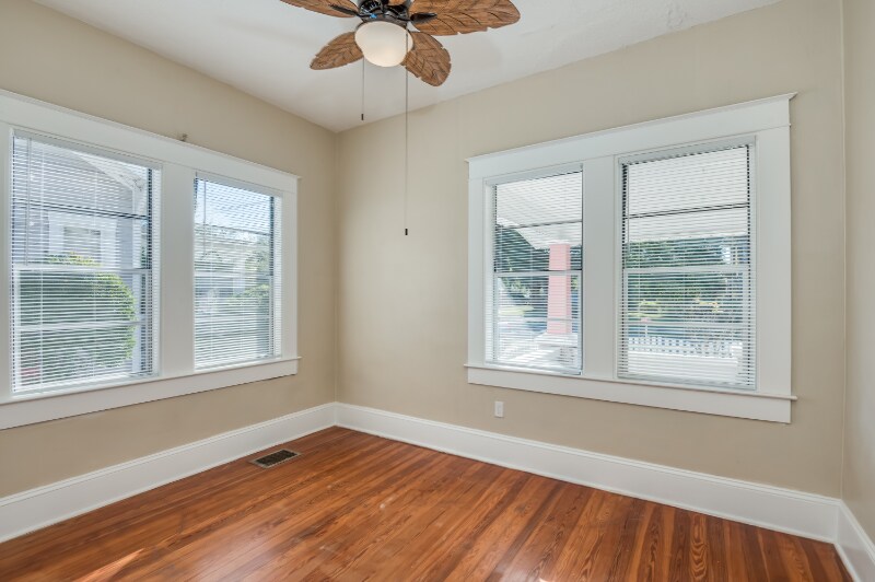 Building Photo - 427 E Washington Ave