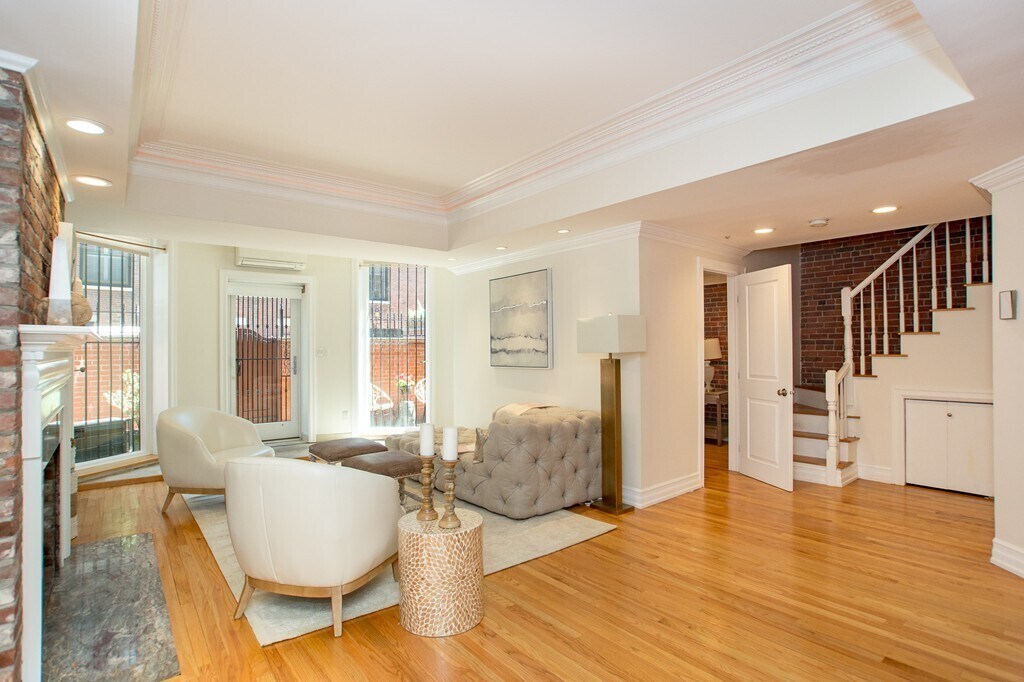 Building Photo - 388 Marlborough St