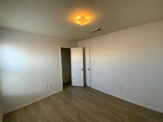 Building Photo - 4 Bedroom Single Story Home Available Near...