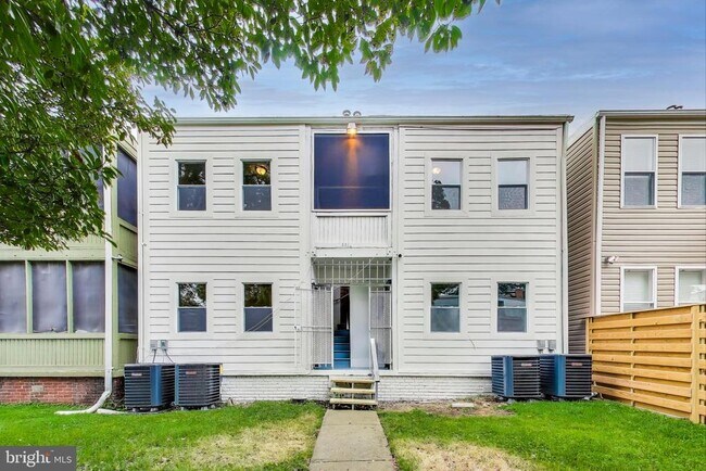 Building Photo - 3918 10th St NE