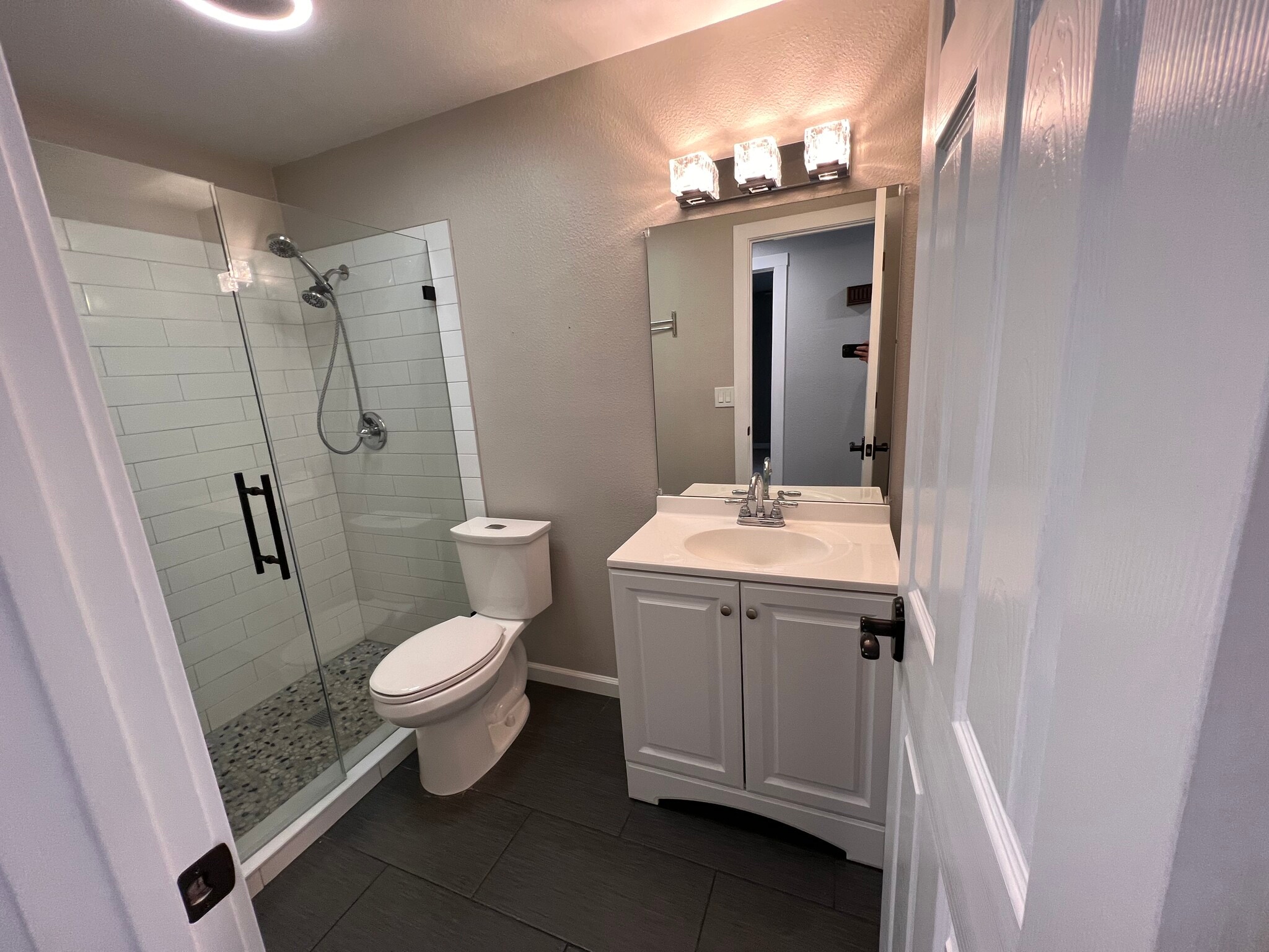 Building Photo - 891 NE Bunyard Pl