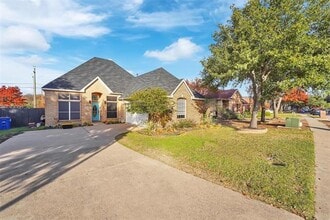 Building Photo - 636 Huntington Ln