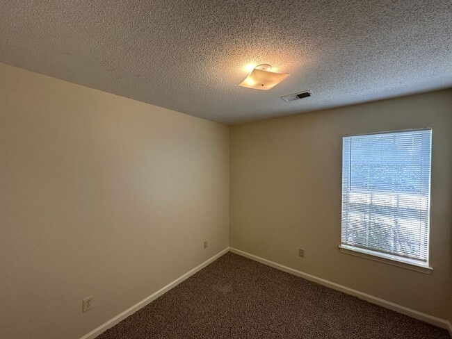 Building Photo - 3 Bedroom, 2 Full Baths in Horn Lake, Wellington Square Subdivision