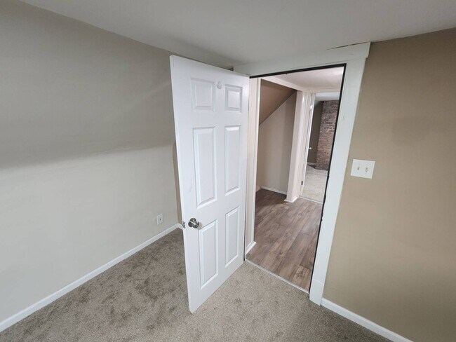 Building Photo - Charming 5-Bedroom Property in Prime Location (Section 8 vouchers Accepted)