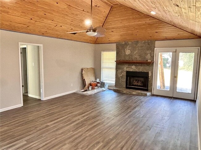 Building Photo - 4577 Emerald Dr E