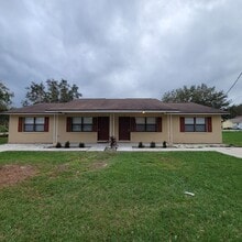 Building Photo - Charmin 3/1 Duplex In Groveland FL