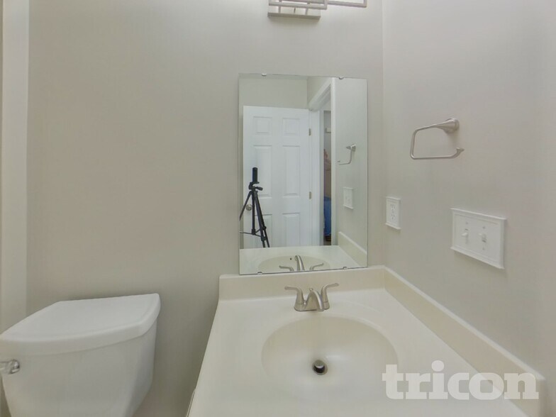 Building Photo - 124 Bathurst Ln