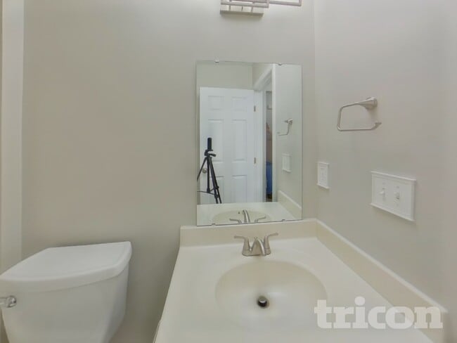 Building Photo - 124 Bathurst Ln