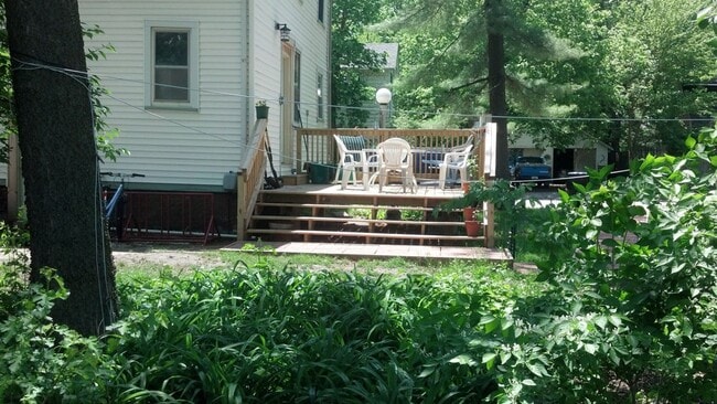 Building Photo - Huge sunny vintage 4bedroom apartment