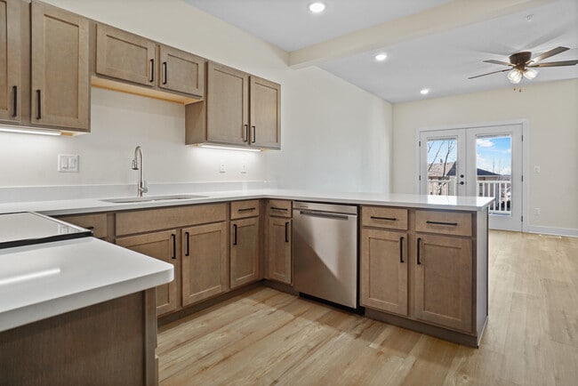 Building Photo - 116 Eiche Dr