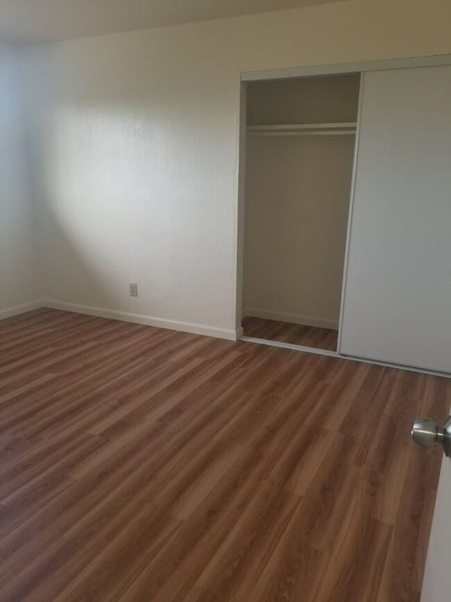 Building Photo - 18754 Eisenhower St