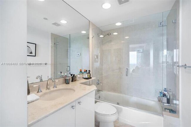 Building Photo - 799 Crandon Blvd