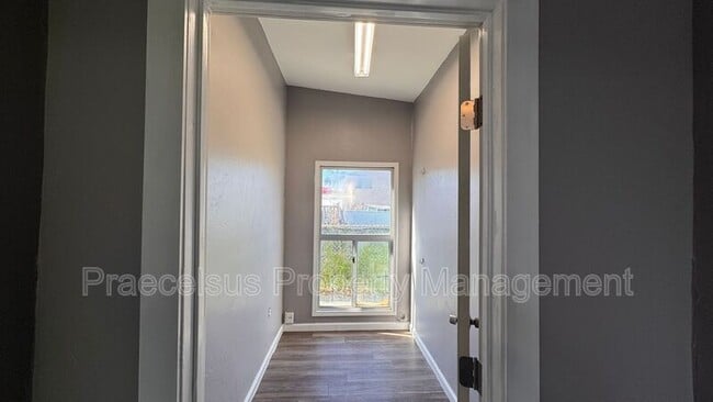 Building Photo - 37 E J St