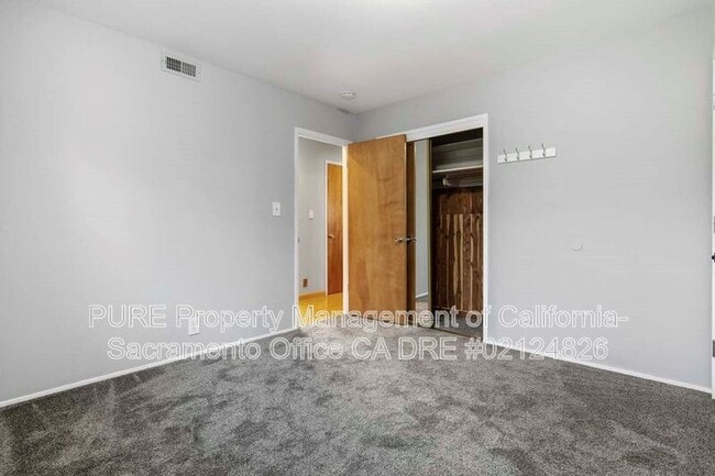 Building Photo - 8916 Fashion Dr