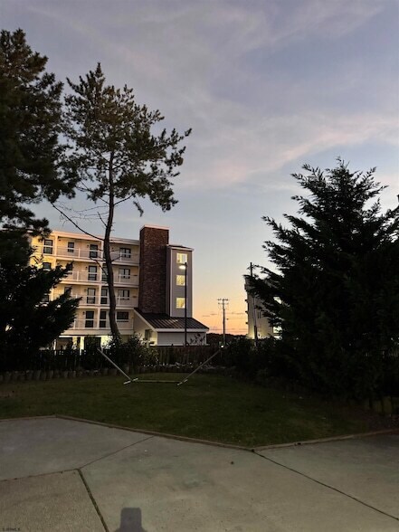 Building Photo - 512 W Brigantine Ave