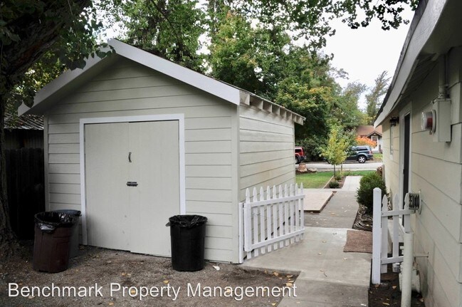 Building Photo - 3 br, 2 bath House - 1310 N. B Street