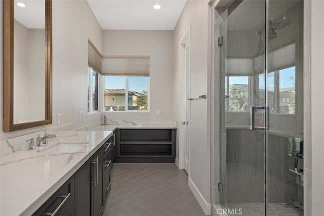 Building Photo - 227 Follyhatch