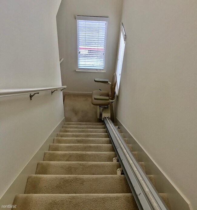 Building Photo - 939 Phelan Ave