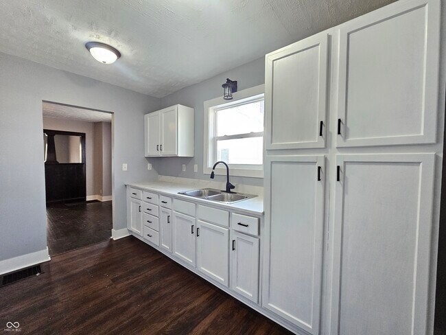 Building Photo - 1728 Noble St