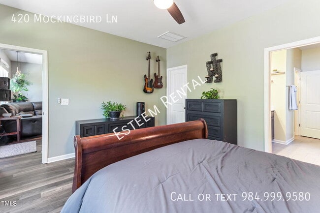 Building Photo - 420 Mockingbird Ln