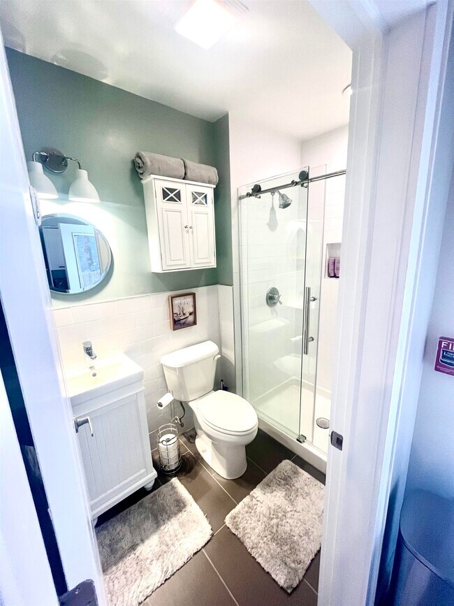 Building Photo - 422 Bloomfield St