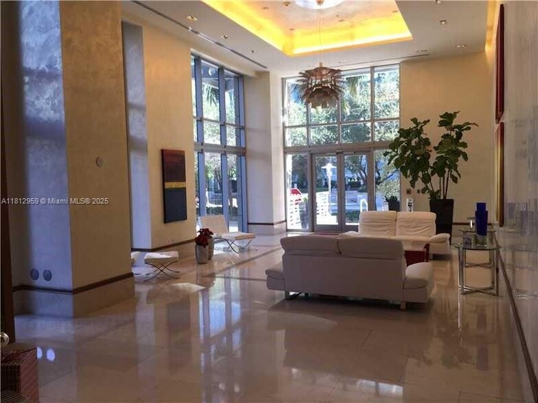 Building Photo - 1060 Brickell Ave