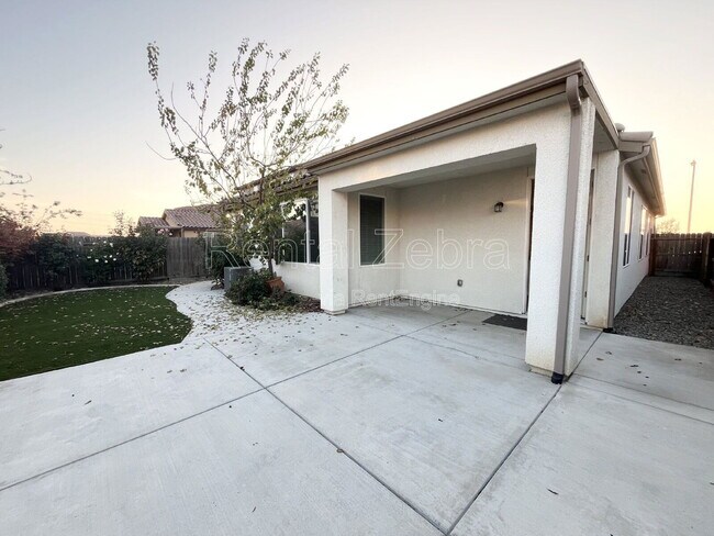 Building Photo - 4388 Bixby Way