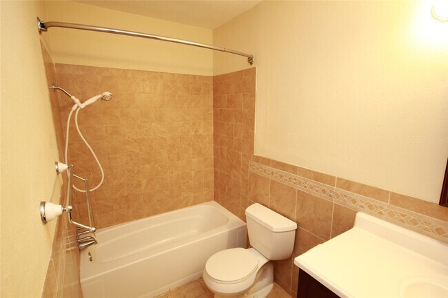 Building Photo - 5302 Town Park Blvd