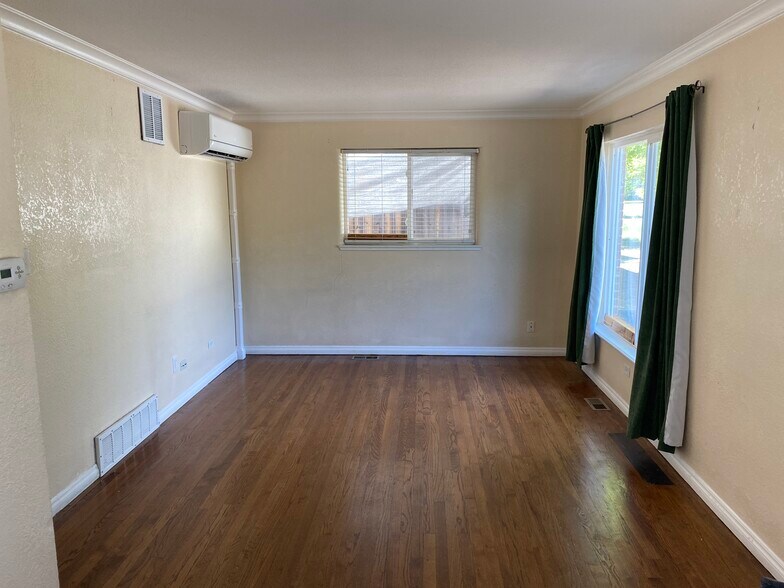 living room - 1690 Syracuse St