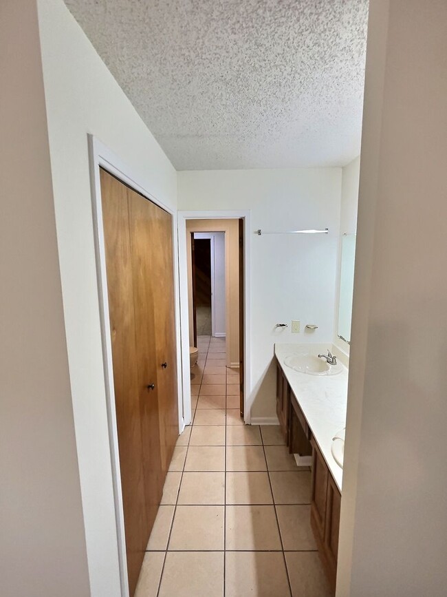 Building Photo - 3 BD 2 BA Home in the Ocean Springs School District