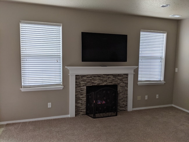Building Photo - Beautiful 3 BR, 2 BTH in Rathdrum