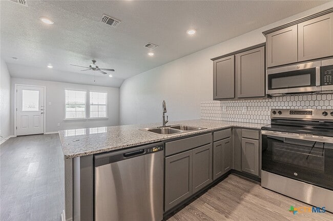 Building Photo - 1226 LEXINGTON Dr