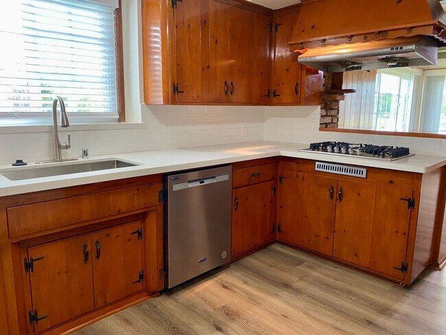 Building Photo - Rustic Spacious Home with Large Yard Boasting Timeless Character – 3 Bed, 2.5 Bath