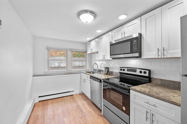 Building Photo - 121 Cambridge Rd